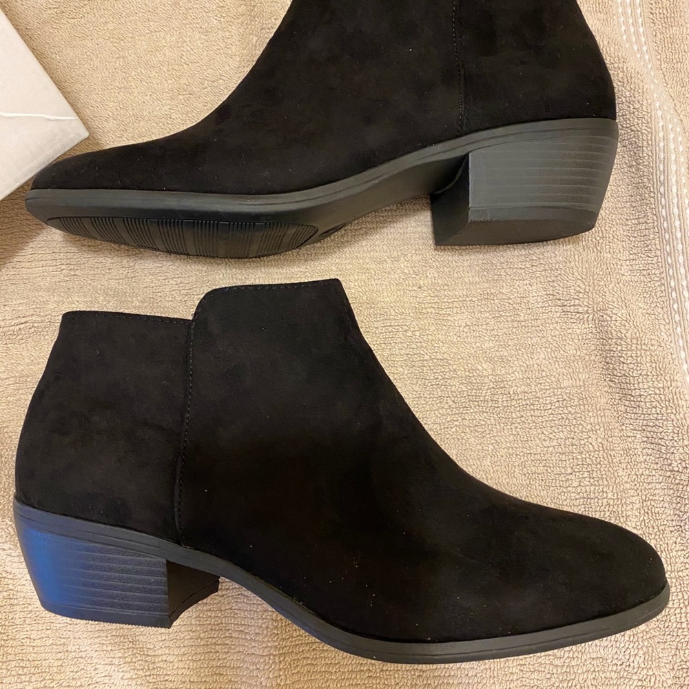 NWT Toetos Brand New Black Suede Booties - Picture 7 of 8